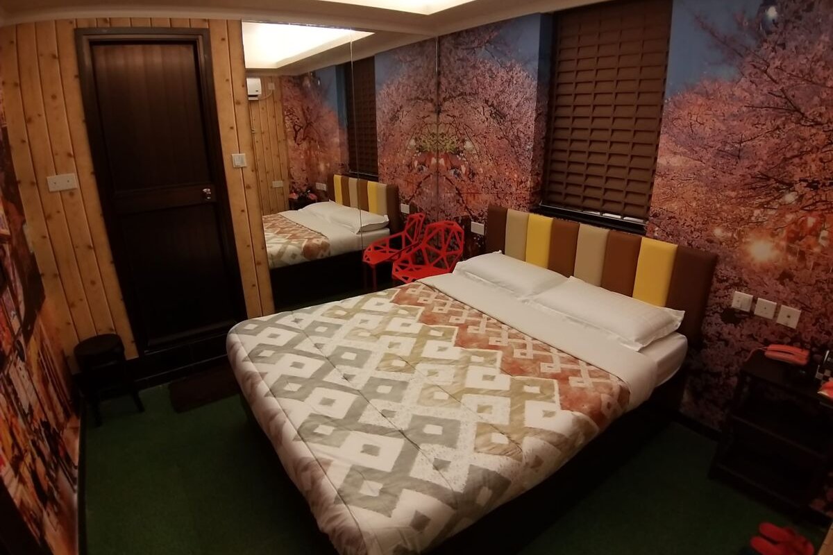 Rainbow City Inn - Image 2