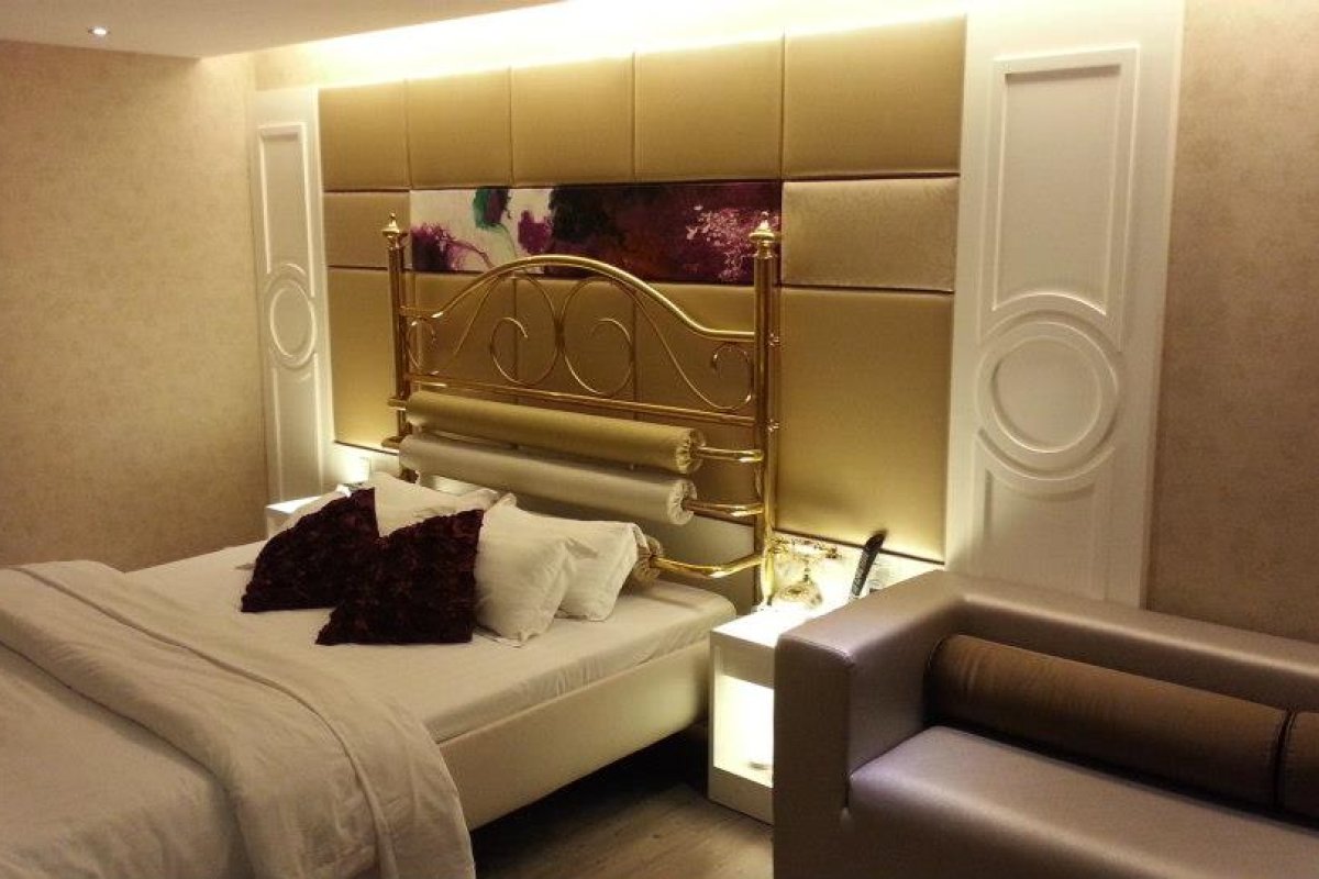 Viva Villa - Image 5